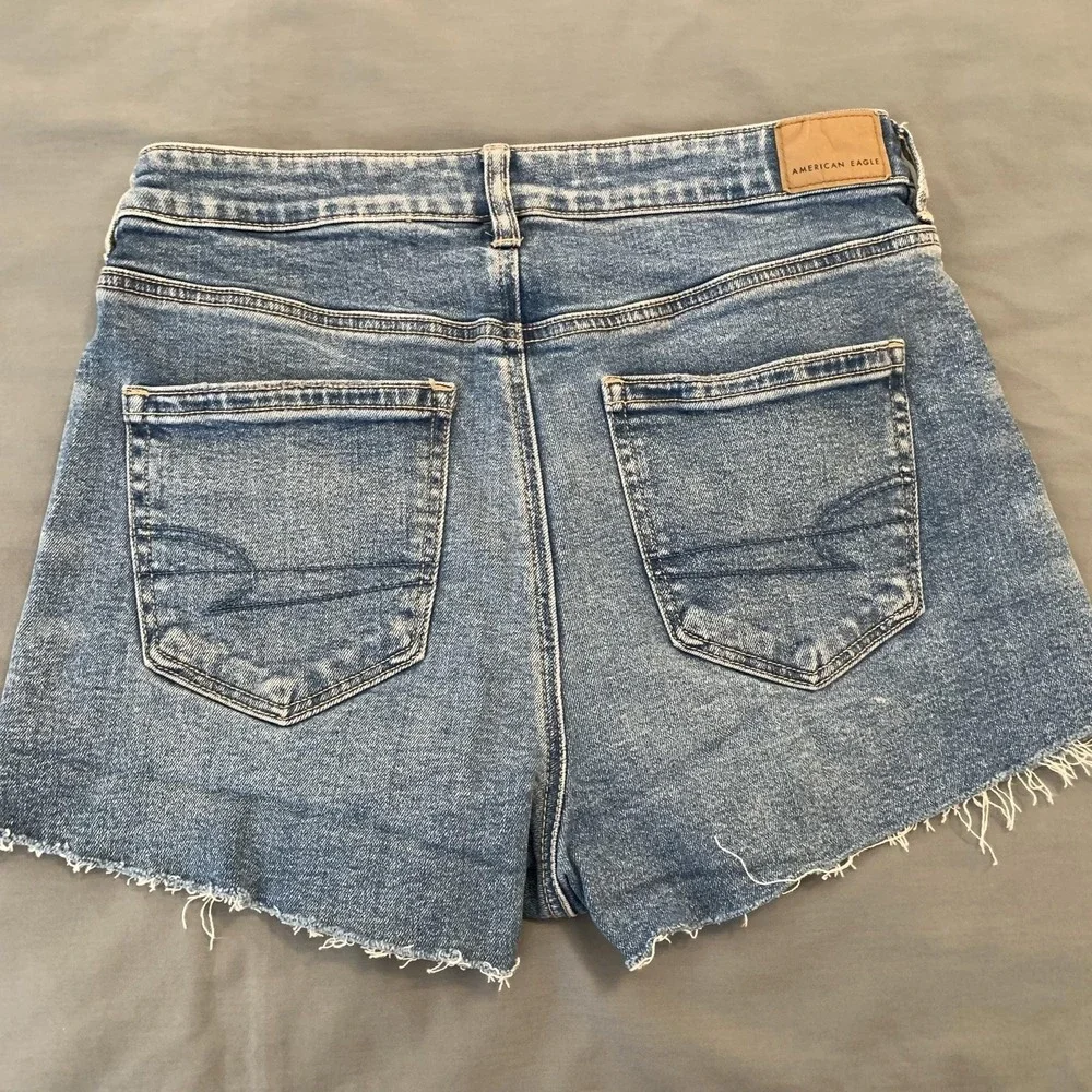 American Eagle Shorts Womens 8 Blue Distressed Cutoff Denim Jean Frayed Hem